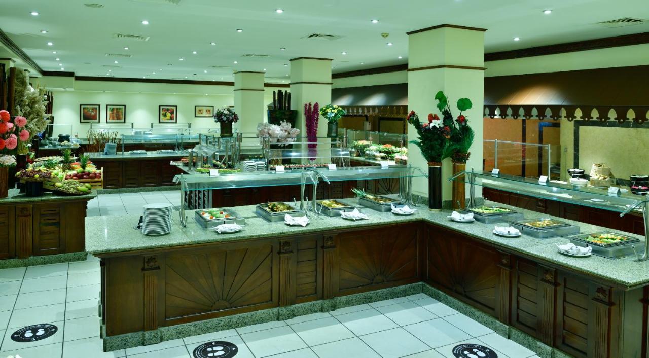 Sharm Grand Plaza Resort - Families And Couples Only Esterno foto A buffet at a hotel
