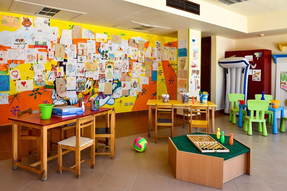 Sharm Grand Plaza Resort - Families And Couples Only Esterno foto A typical nursery classroom