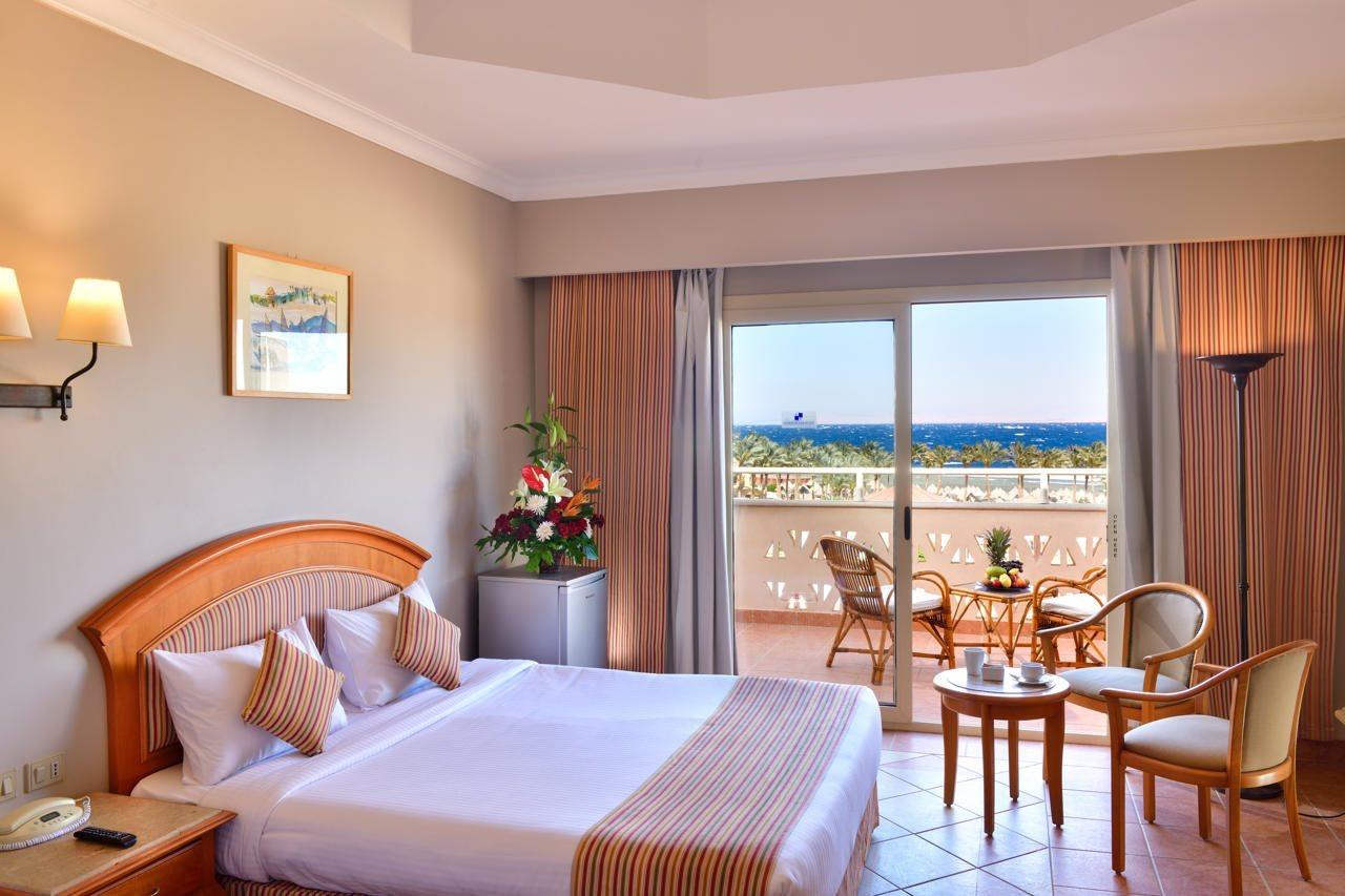 Sharm Grand Plaza Resort - Families And Couples Only Esterno foto A bedroom in a hotel