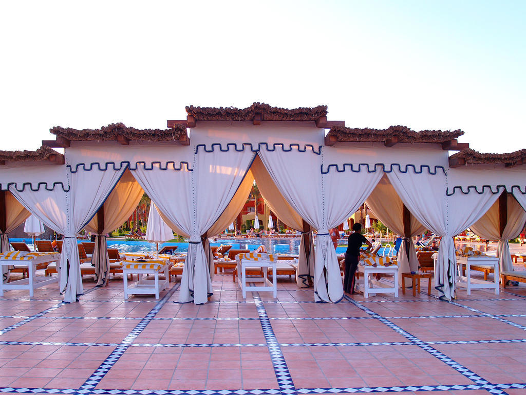 Sharm Grand Plaza Resort - Families And Couples Only Esterno foto A restaurant in a hotel in Egypt