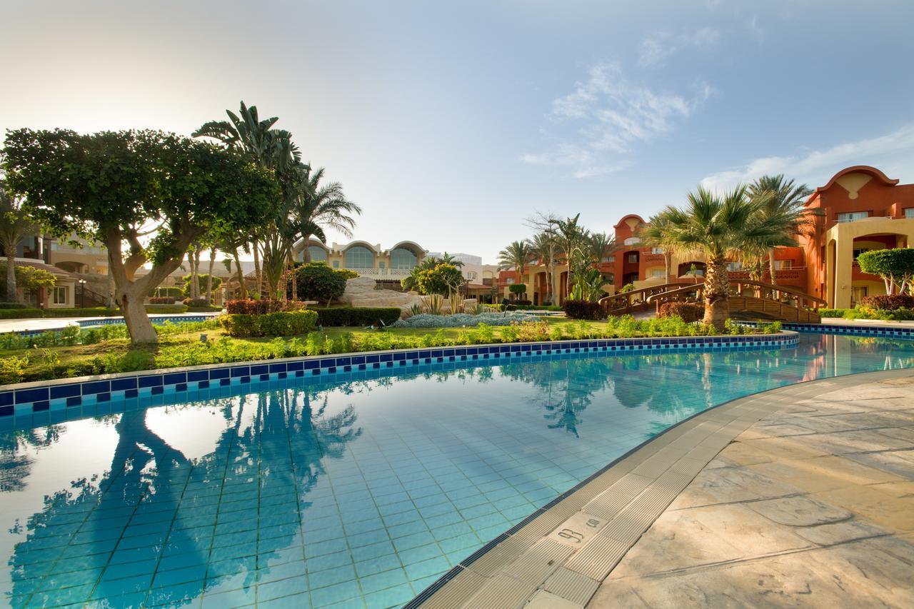 Sharm Grand Plaza Resort - Families And Couples Only Esterno foto The swimming pool at the resort