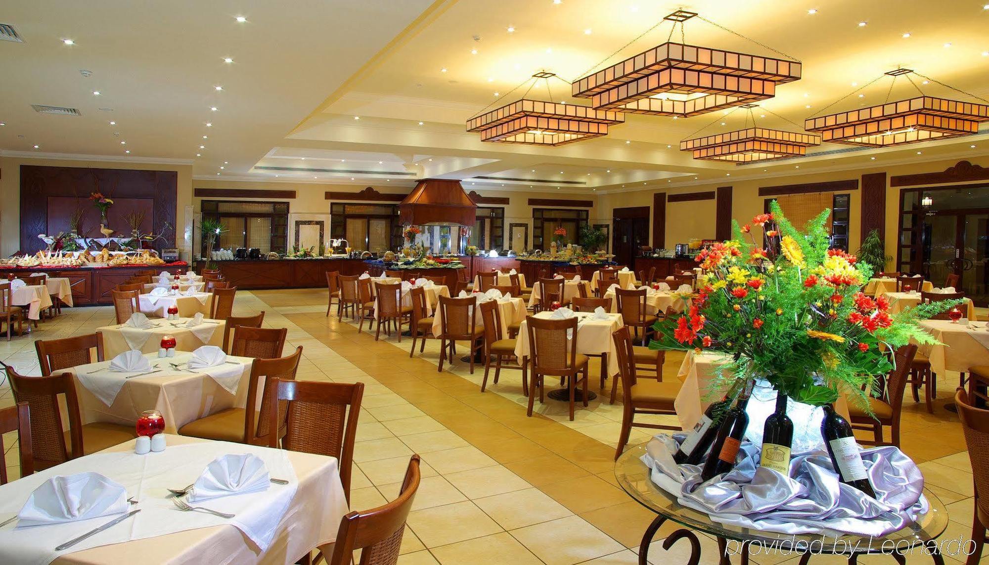 Sharm Grand Plaza Resort - Families And Couples Only Esterno foto The restaurant at the hotel
