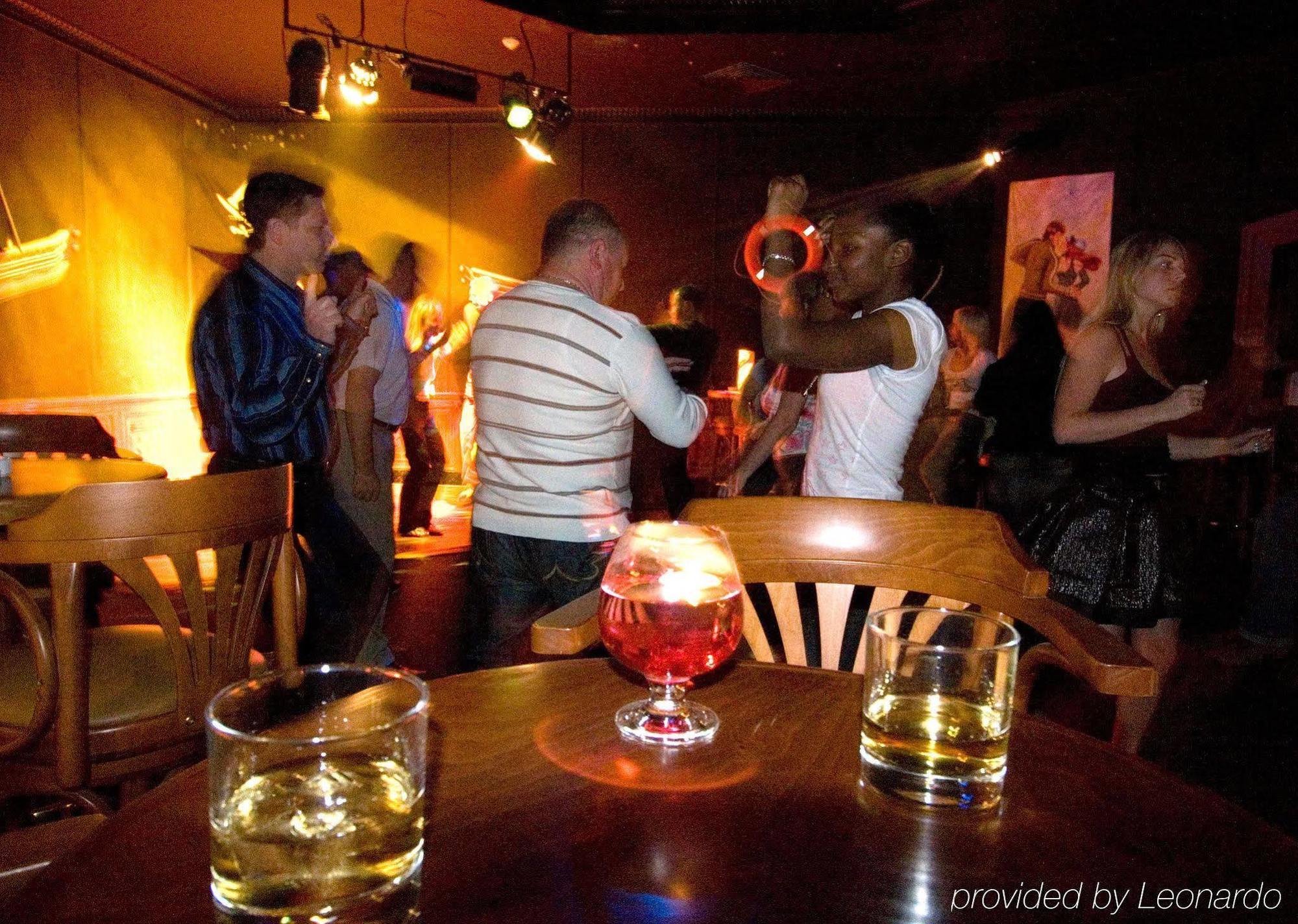 Sharm Grand Plaza Resort - Families And Couples Only Esterno foto A nightclub in Pattaya
