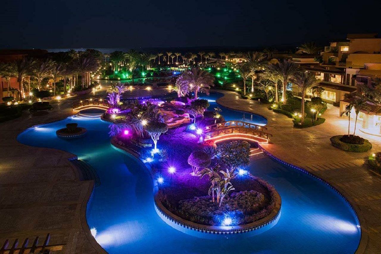 Sharm Grand Plaza Resort - Families And Couples Only Esterno foto The resort at night