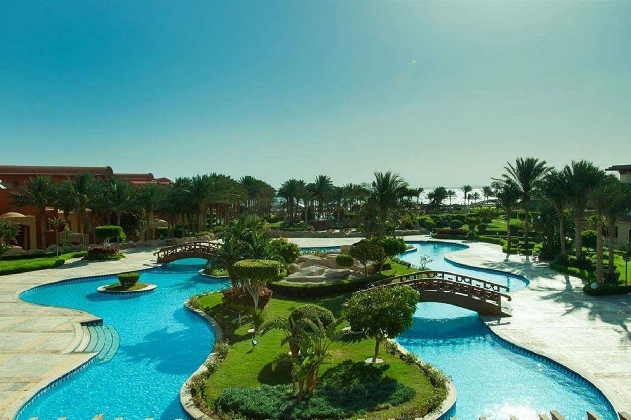 Sharm Grand Plaza Resort - Families And Couples Only Esterno foto The swimming pool at the Hilton Sharm El-Sheikh