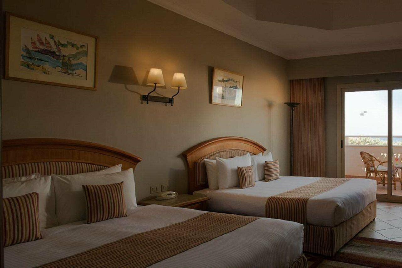 Sharm Grand Plaza Resort - Families And Couples Only Esterno foto A room at the hotel